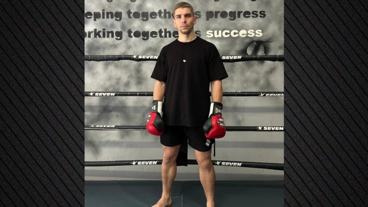 Δεν περίμεναν ότι θα κερδίσω και έχασαν την ψυχραιμία τους, λέει ο Έλληνας kickboxer που δέχτηκε άγρια επίθεση στη Σερβία