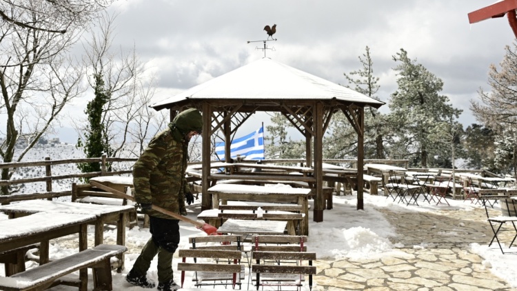 Καιρός: Χειμωνιάτικη Πρωτοχρονιά με κρύο, βοριάδες και «πασπάλες» χιονιού, πού θα εκδηλωθούν φαινόμενα