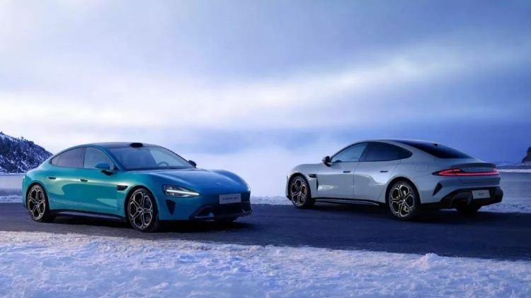 Κυριάρχησε στα κινητά, τώρα και στα αυτοκίνητα
