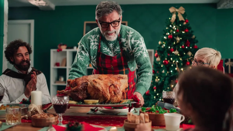 5 tips για να αποφύγετε το φούσκωμα μετά το γιορτινό τραπέζι
