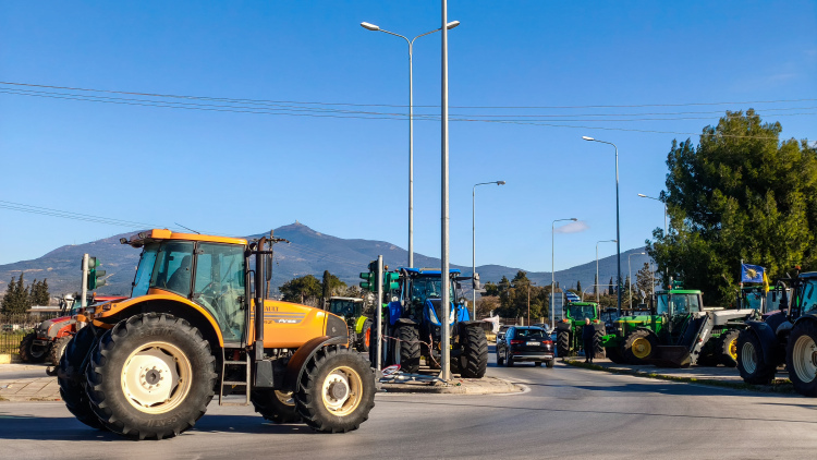 Κρίσιμες αποφάσεις για το μέλλον των αγροτικών κινητοποιήσεων, δείτε εντυπωσιακά πλάνα drone από το μπλόκο της Νίκαιας