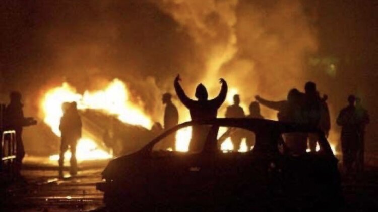 Γαλλία: Έκαψαν πάνω από αυτοκίνητα τη νύχτα της Πρωτοχρονιάς 