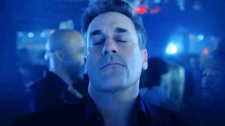 Γιατί ο χορός του Τζον Χαμ έχει γίνει το νέο αγαπημένο βίντεο του διαδικτύου
