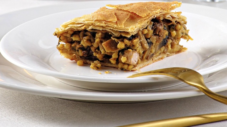 Κρεατόπιτα με τραχανά και άγρια μανιτάρια
