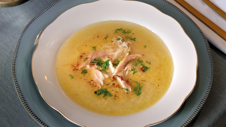 Ζωμός κοτόπουλου με πλιγούρι και «καμένο» βούτυρο (beurre noisette)
