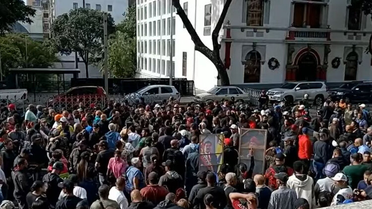 Όλες οι εξελίξεις στη Βενεζουέλα: Η Delta Force συνέλαβε τον Μαδούρο μετά από ένταλμα της εισαγγελίας του Μανχάταν για ναρκωτικά, όπλα και συνωμοσία