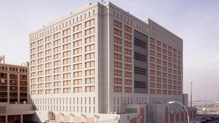 Στη φυλακή που κρατήθηκε και ο «Ελ Τσάπο» ο Μαδούρο - Η ειδικά εξοπλισμένη εγκατάσταση του Metropolitan Detention Center