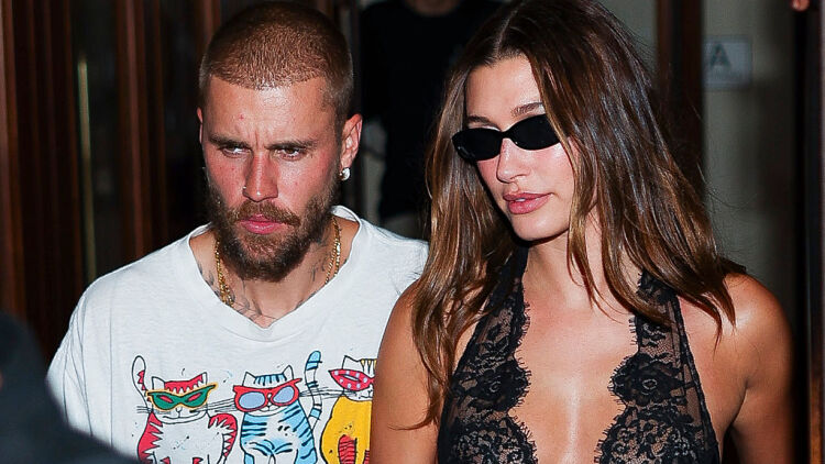 Χέιλι Μπίμπερ: Γιορτάζει 10 χρόνια με τον σύζυγό της με μια παλιά φωτογραφία - Οι αντιδράσεις και η Σελίνα Γκόμεζ