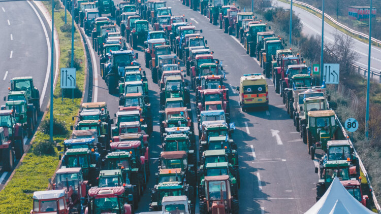 «Τελεσίγραφο» των αγροτών μέχρι τα Φώτα, αλλιώς πάνε σε αποκλεισμό εθνικών δρόμων, παραδρόμων και τελωνείων