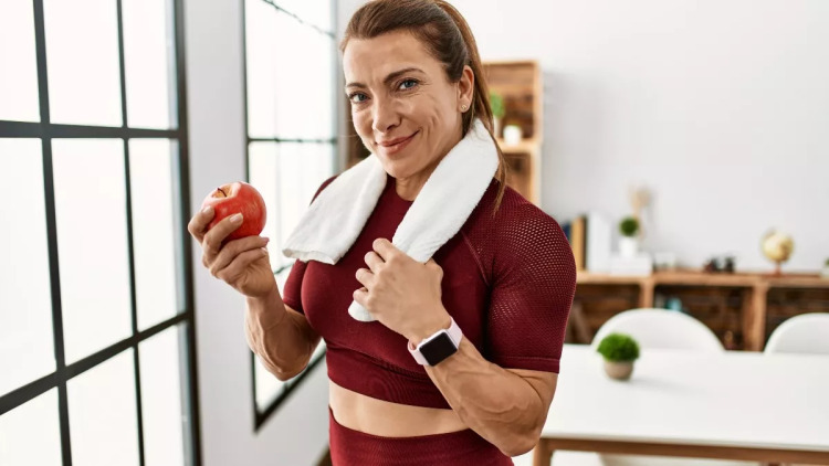 Γιατί κοντά στα 40 κάνουμε εύκολα κοιλιά και παχαίνουμε – Πώς να το αποφύγουμε
