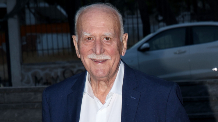 Η ανακοίνωση της ΕΣΗΕΑ για τον θάνατο του Γιώργου Παπαδάκη: Η θέση που κατέχει στη συλλογική μνήμη των Ελλήνων θα παραμείνει μοναδική