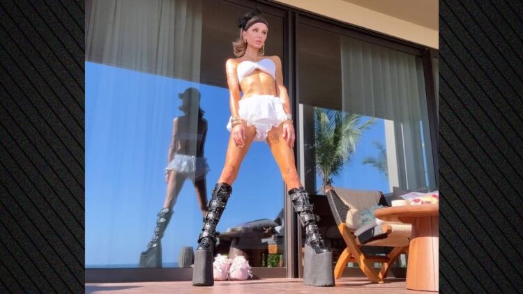 Με φωτογραφίες με μαγιό απαντά η Κέιτ Μπέκινσεϊλ στα σχόλια για τα κιλά της