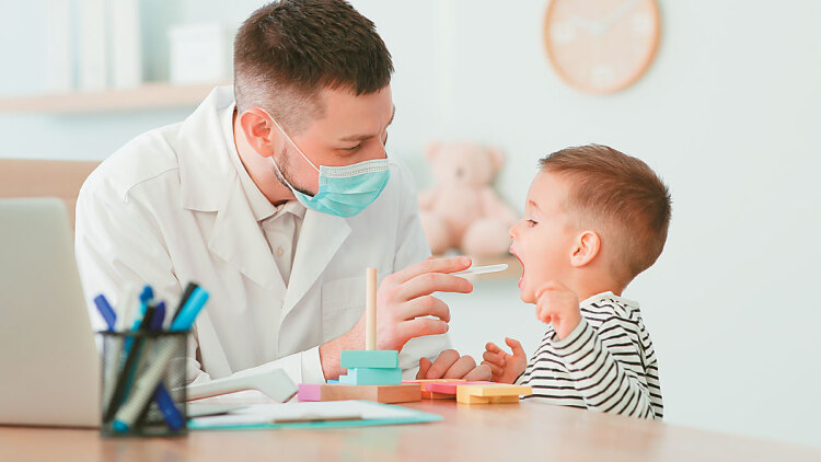 Ουρές στα νοσοκομεία λόγω γρίπης, COVID και RSV - Τα συμπτώματα και η γεωγραφική κατανομή των κρουσμάτων