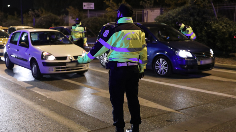 Συνελήφθη 26χρονη στην Κόρινθο που «κάρφωνε» τα μπλοκά της τροχαίας σε εφαρμογή με χιλιάδες μέλη 