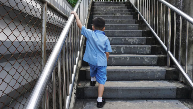 Βάδιση και στάση σώματος που σχετίζεται με αυτισμό και ΔΕΠΥ – Τα στοιχεία
