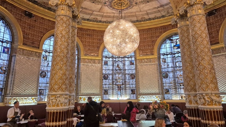 V&A Café: Σχεδόν δύο αιώνες ζωής για το πρώτο εστιατόριο μουσείου στον κόσμο