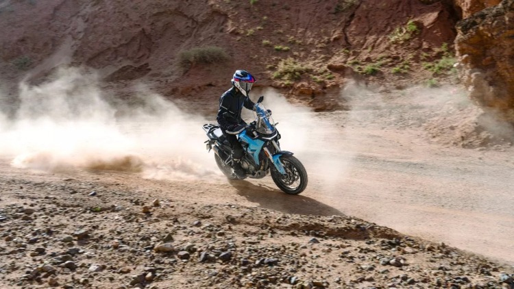 Ιδού η μοτοσικλέτα που φέρνει τα πάνω-κάτω στην off-road περιπέτεια
