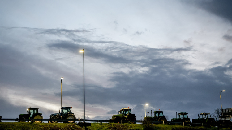 Τετραήμερο αποκλεισμό της ΕΟ Αθηνών - Λαμίας αποφάσισαν οι αγρότες στο Κάστρο - Αποκλεισμοί και στην Εγνατία οδό