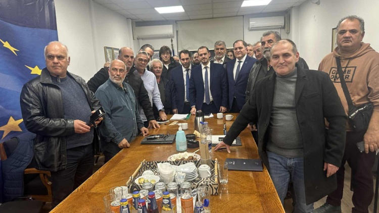 Λαϊκές αγορές: Αναστέλλονται οι κινητοποιήσεις, δεσμεύσεις απ’ την κυβέρνηση για τα κύρια αιτήματα
