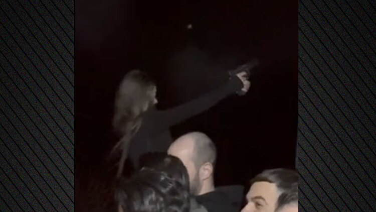 Η ΕΛΑΣ ερευνά βίντεο που δείχνει την αστυνομικό Έλενα Μπόμπου να πυροβολεί άσκοπα σε γλέντι