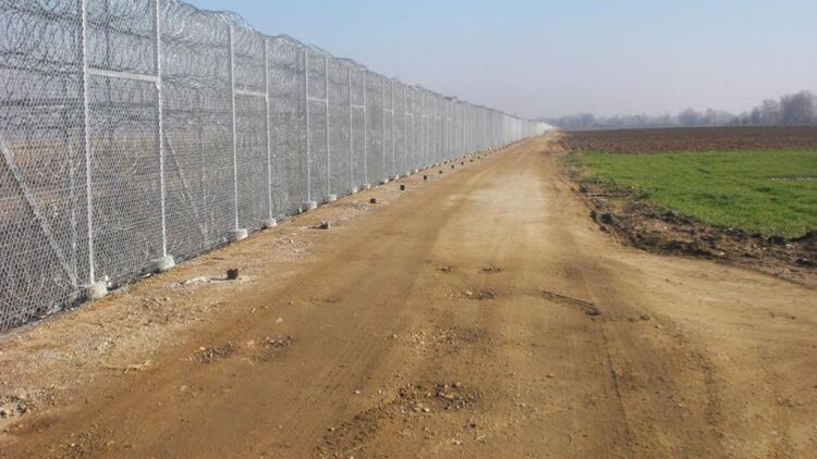 Στο νοσοκομείο με σοβαρό τραύμα από όπλο μετανάστης στον Έβρο
