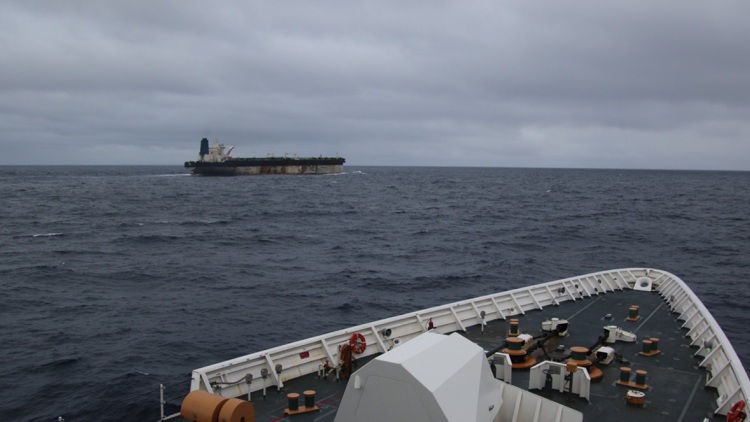 Αμερικανοί κομάντος κατέλαβαν τάνκερ από τη Βενεζουέλα μετά από κυνηγητό δύο εβδομάδων, στην περιοχή ρωσικά πολεμικά