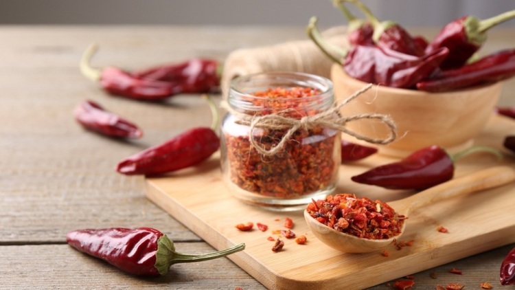 Τι δεν πρέπει να τρώμε πριν κοιμηθούμε; 7 τροφές που χαλάνε τον ύπνο μας