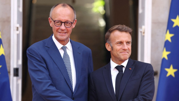 Το Παρίσι συνεργάζεται με το Βερολίνο για κοινή ευρωπαϊκή απάντηση στις επιδιώξεις Τραμπ για τη Γροιλανδία