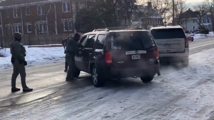 Σκιές συγκάλυψης στον θάνατο της Ρενέ Γκουντ από την ICE: Παραίτηση πράκτορα και εσωτερικές εκκαθαρίσεις στο FBI 