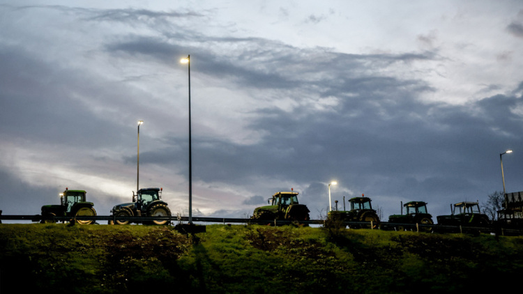 Τετραήμερο αποκλεισμό της ΕΟ Αθηνών - Λαμίας αποφάσισαν οι αγρότες στο Κάστρο - Αποκλεισμοί και στην Εγνατία οδό