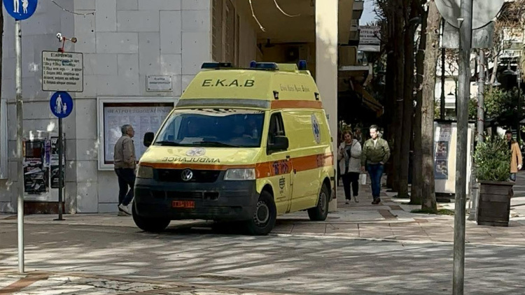 Αγρίνιο: Άνδρας εισέβαλε στο δημαρχείο, επιτέθηκε στον δήμαρχο και δάγκωσε υπάλληλο