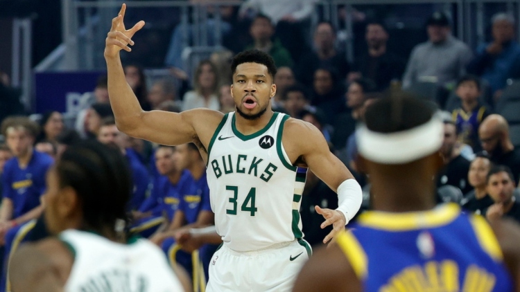 ΝΒΑ: Απίθανη εμφάνιση του Αντετοκούνμπο, αλλά ήττα για τους Μπακς με 120-113 από τους Γουόριορς