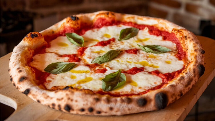 Ανεβαίνουν μπέργκερ και σούσι, πέφτει η πίτσα στις εφαρμογές φαγητού