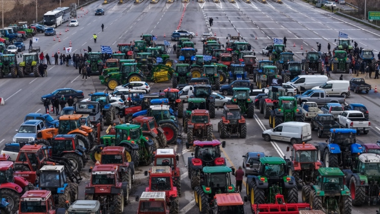 Διαβουλεύσεις για συνάντηση των αγροτών με τον πρωθυπουργό με τερματισμό των μπλόκων