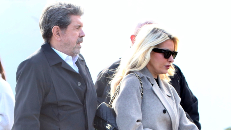 Γιάννης Λάτσιος και Ελένη Μενεγάκη: Μαζί στην κηδεία του Γιώργου Παπαδάκη