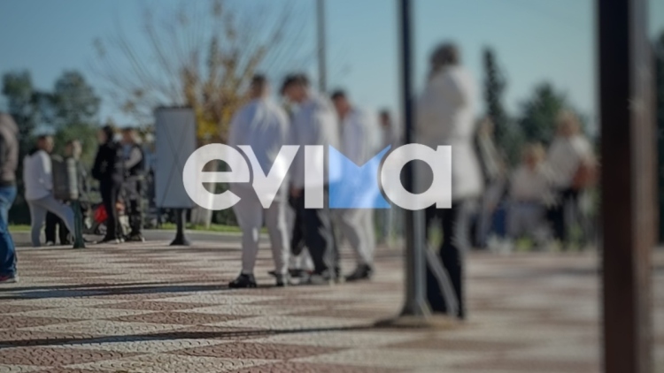 Θρήνος στην κηδεία του 15χρονου που έπεσε από την Υψηλή Γέφυρα της Χαλκίδας