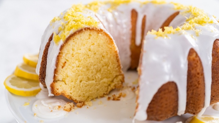 Αφράτο κέικ: Τα μυστικά για να μην ξεφουσκώσει μετά το ψήσιμο