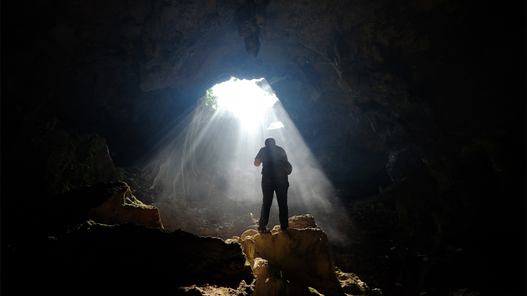 Το 1962, ένας γεωλόγος μπήκε σε μια σπηλιά: 2 μήνες αργότερα, είχε κατά λάθος εφεύρει νέο τομέα της βιολογίας