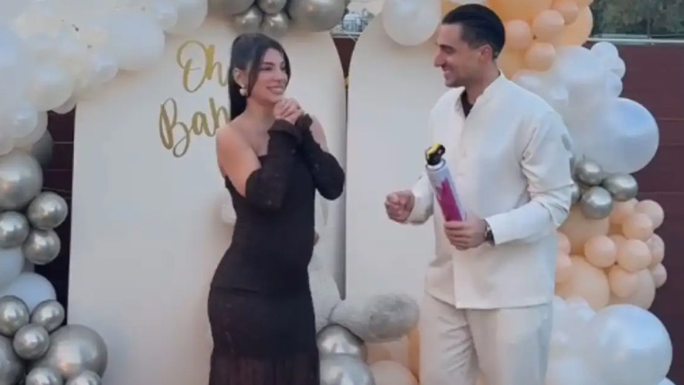 Μαριαλένα Ρουμελιώτη και Σάκης Κατσούλης: Το πάρτι για την αποκάλυψη του φύλου του μωρού που περιμένουν