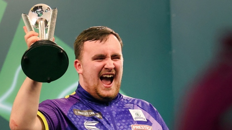 Ο «Μέσι των darts», Λουκ Λίτλερ, υπέγραψε συμβόλαιο χορηγίας 23 εκατ. ευρώ και με το πριμ του Παγκοσμίου πήρε σπίτι στους γονείς του
