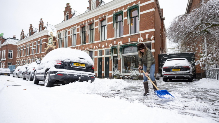 Χωρίς ρεύμα εκατοντάδες χιλιάδες άνθρωποι σε Γαλλία και Βρετανία εξαιτίας της καταιγίδας Γκορέτι
