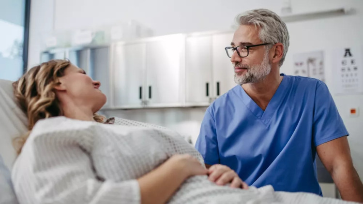 Το ασφαλιστήριο «σώζει» σε περίπτωση χειρουργικής επέμβασης – Οδηγίες για μια διαδικασία χωρίς εκπλήξεις