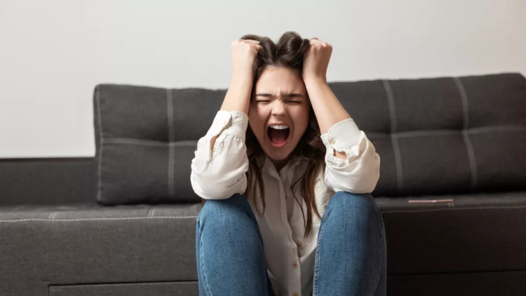 Βρισιές: Οι κακές λέξεις λειτουργούν καταπραϋντικά και μας κάνουν πιο δυνατούς