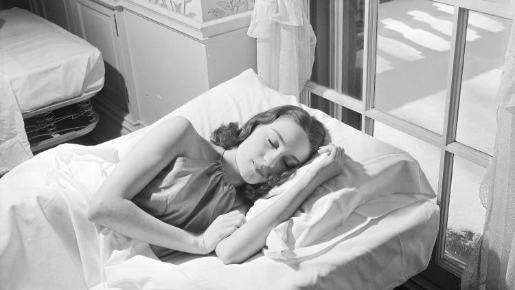 Τι αποφεύγουν πριν από τον ύπνο όσοι κοιμούνται πραγματικά καλά το βράδυ
