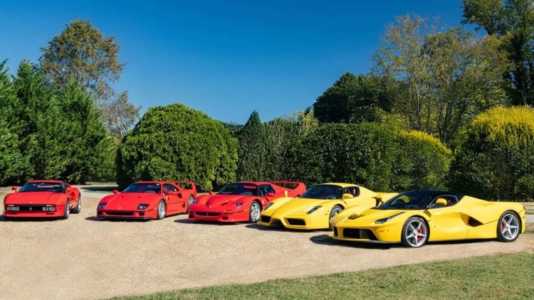Χορός εκατομμυρίων για μία απίστευτη συλλογή με 46 Ferrari
