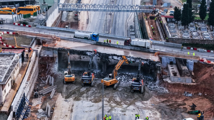 Κατεδαφίζεται η γέφυρα Πανοράματος στη Θεσσαλονίκη για το Flyover - Δείτε εντυπωσιακές εικόνες
