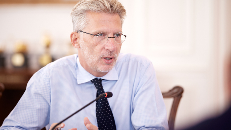 Σκέρτσος για τα 10 χρόνια Μητσοτάκη στη ΝΔ: Πραγματισμός, μετριοπάθεια, ανθεκτικότητα και ενσυναίσθηση τον κάνουν διαφορετικό