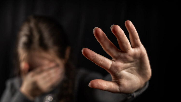 Φρίκη στη Θεσσαλονίκη: 24χρονος κατηγορείται ότι άρπαξε 13χρονη, τη βίαζε και της έδινε ναρκωτικά