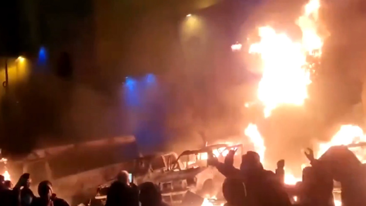 Εξαπλώνεται η λαϊκή οργή στον Ιράν, κλιμακώνει την καταστολή το καθεστώς της Τεχεράνης