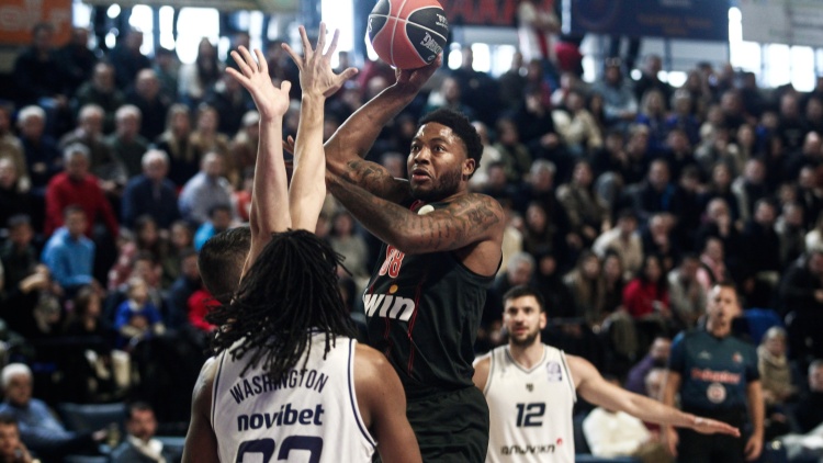 Καρδίτσα - Ολυμπιακός 80-120: Με την αύρα του Τζόουνς και 35 από τον Πίτερς σκορπάει... 100άρες, δείτε βίντεο
